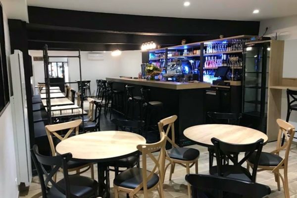 union-restaurant-bar-bléré-tours-bicolore-bois-noir-moderne-renovation-3