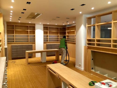 Edgard-opticiens-caen-boutique-rénovation-agencement-meubles-rangements-tiroirs-présentoirs-étagères-bureaux-accueil-escalier-7