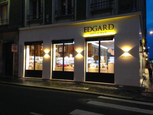 Edgard-opticiens-tours-boutique-rénovation-facade-agencement-meubles-rangements-tiroirs-présentoirs-étagères-bureaux-accueil-escalier-4