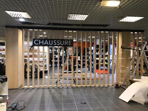 Printemps-tours-boutique-espace-chaussure-présentoir-vitrine-cloison-banc-meubles-5