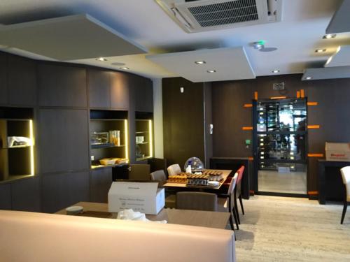 renovation-hotel-chateauroux-chambres-esapces-communs-bar-comptoir-tetedelit-placards-dressing-rangements-agencements-interieur-bar-decoration-moderne-facade-terrasse-bureau-15