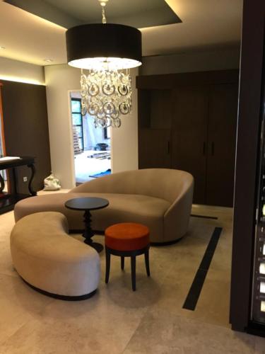 renovation-hotel-chateauroux-chambres-esapces-communs-bar-comptoir-tetedelit-placards-dressing-rangements-agencements-interieur-bar-decoration-moderne-facade-terrasse-bureau-18