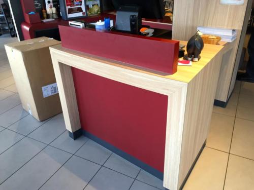 Restaurant-courtepaille-nantes-comptoir-accueil-desk-table-restauration-mobilier-1