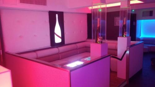 lepacio-discotheque-renovation-complete-assise-bar-comptoir-arrierebar-facade-vitrine-decoration-9